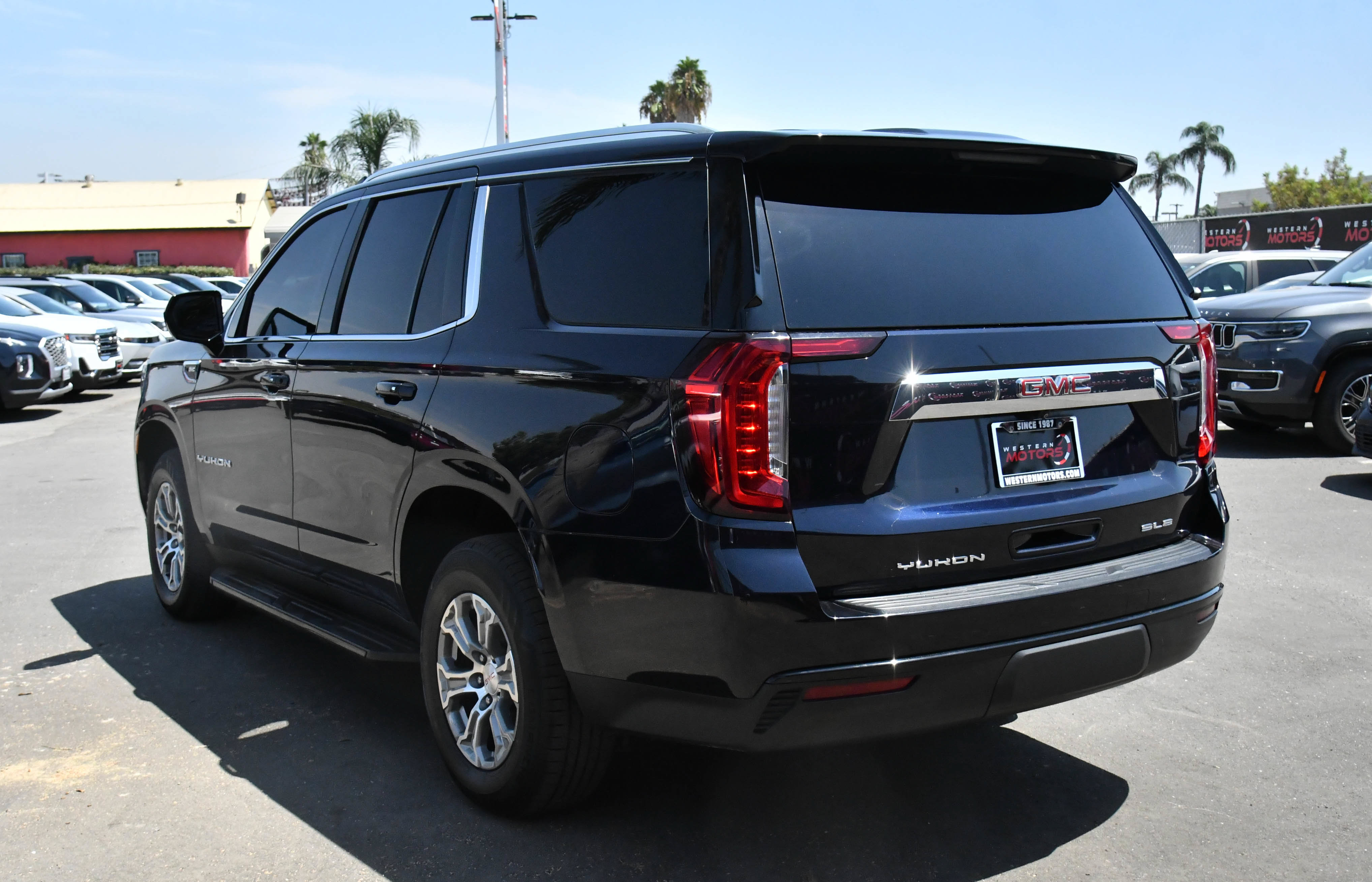 Used 2024 GMC Yukon SLE AWD/4WD image 6