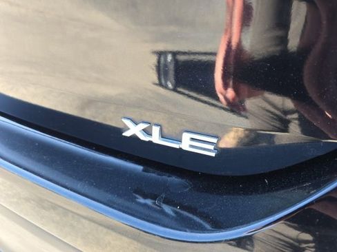 Used 2021 Toyota Highlander XLE FWD image 41