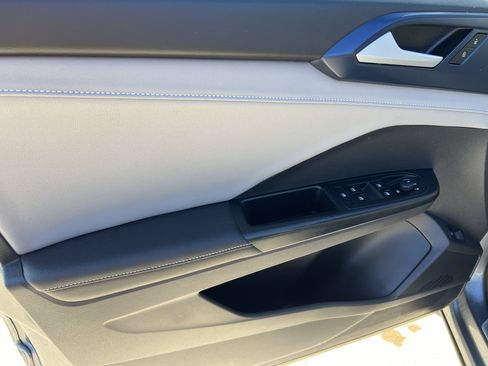 Certified 2024 Volkswagen Taos SE w/ Panoramic Sunroof Package image 13