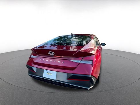Used 2025 Hyundai Elantra SEL image 14