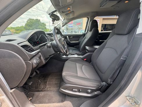 Used 2015 Chevrolet Traverse LT w/ Style and Technology Package FWD image 11