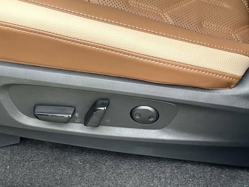 New 2026 Nissan Pathfinder Platinum AWD/4WD image 16