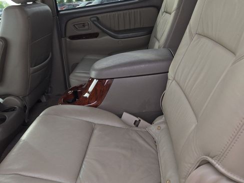 Used 2006 Toyota Sequoia Limited w/ Luxury Pkg AWD/4WD image 8
