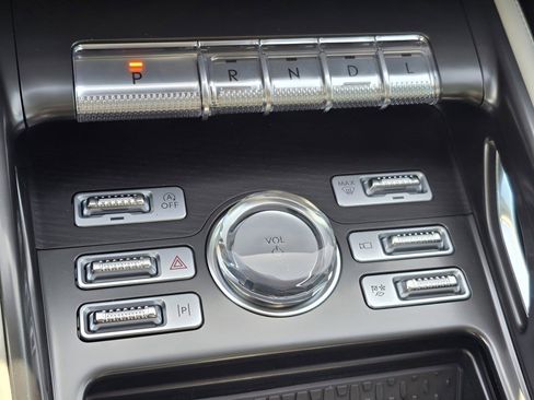 Used 2025 Lincoln Nautilus Reserve image 15