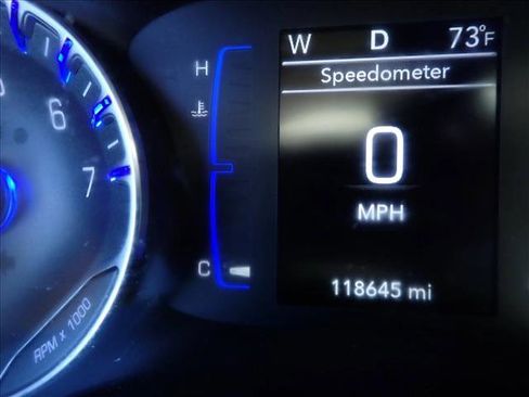 Used 2018 Chrysler Pacifica Touring-L FWD image 22