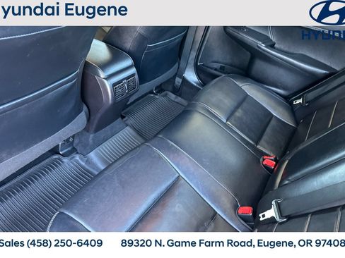 Used 2016 Toyota Camry XLE w/ Moonroof Package FWD image 17