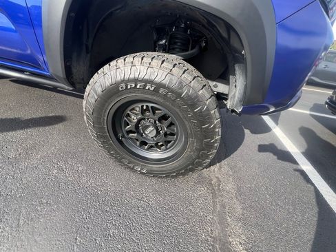 Used 2023 Toyota Tacoma TRD Off-Road image 9