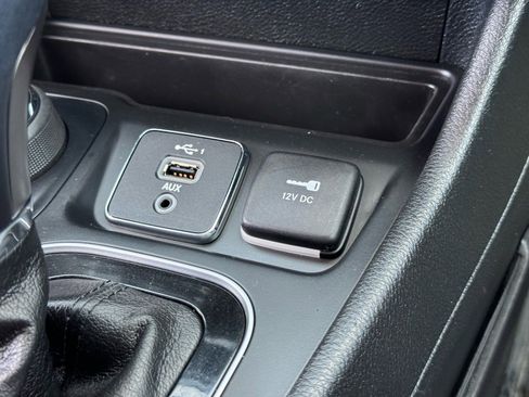 Used 2022 Jeep Cherokee Limited image 31