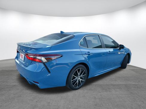 Used 2023 Toyota Camry SE w/ Convenience Package FWD image 5