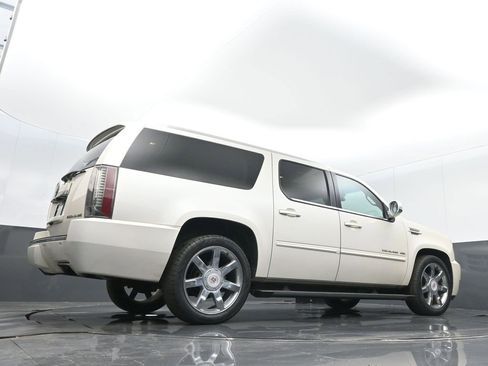 Used 2014 Cadillac Escalade ESV Premium image 23