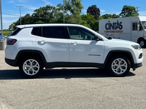 Used 2024 Jeep Compass Latitude AWD/4WD image 49