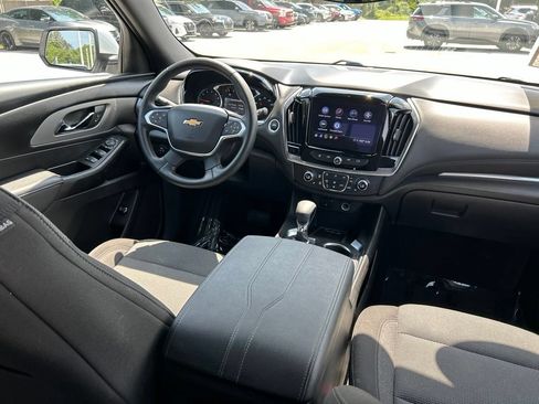 Used 2023 Chevrolet Traverse LT FWD image 10