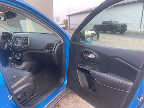 Used 2023 Jeep Cherokee Altitude Lux image 34