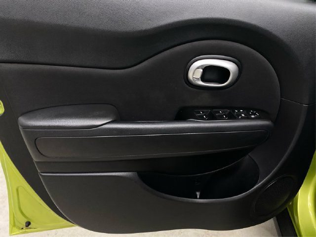 Used 2015 Kia Soul FWD image 24
