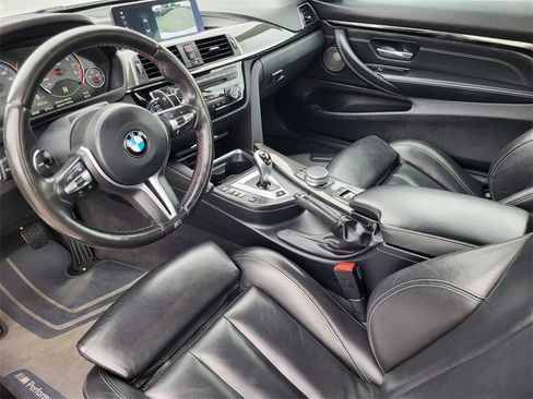 Used 2020 BMW M4 Convertible image 12