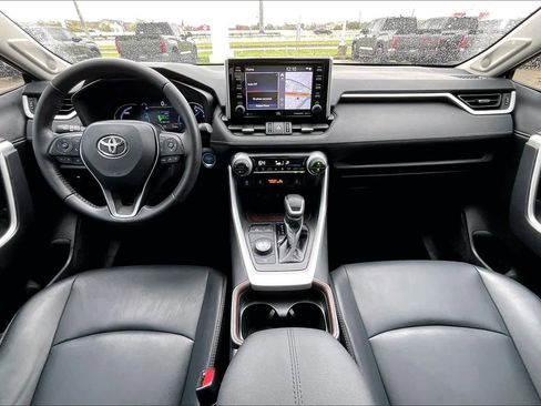 Used 2021 Toyota RAV4 Limited image 16