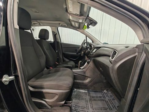 Used 2019 Chevrolet Trax LS FWD image 19