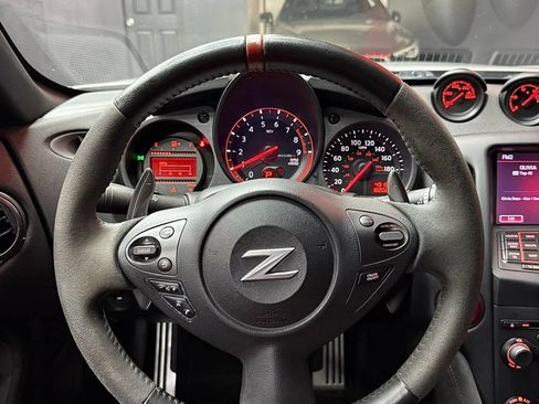 Used 2017 Nissan 370Z NISMO RWD image 14