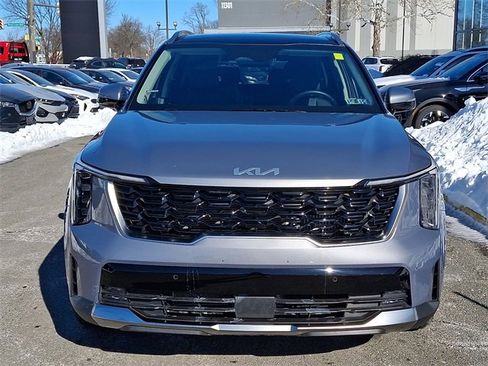 Certified 2025 Kia Sorento EX w/ Panoramic Sunroof Package image 2
