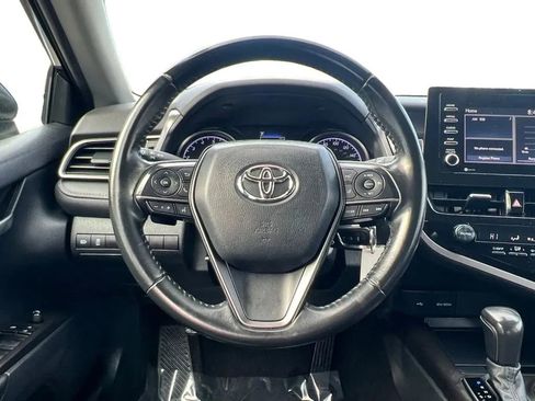 Used 2021 Toyota Camry SE FWD image 12