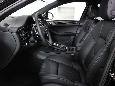 New 2026 Porsche Macan image 5