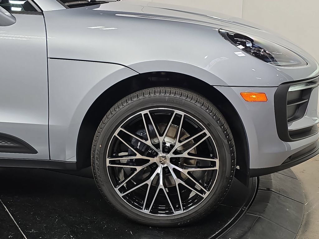 Certified 2026 Porsche Macan AWD/4WD image 11