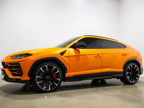 Used 2021 Lamborghini Urus AWD/4WD image 11