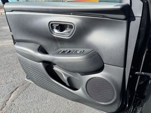 Used 2025 Honda HR-V EX-L image 18