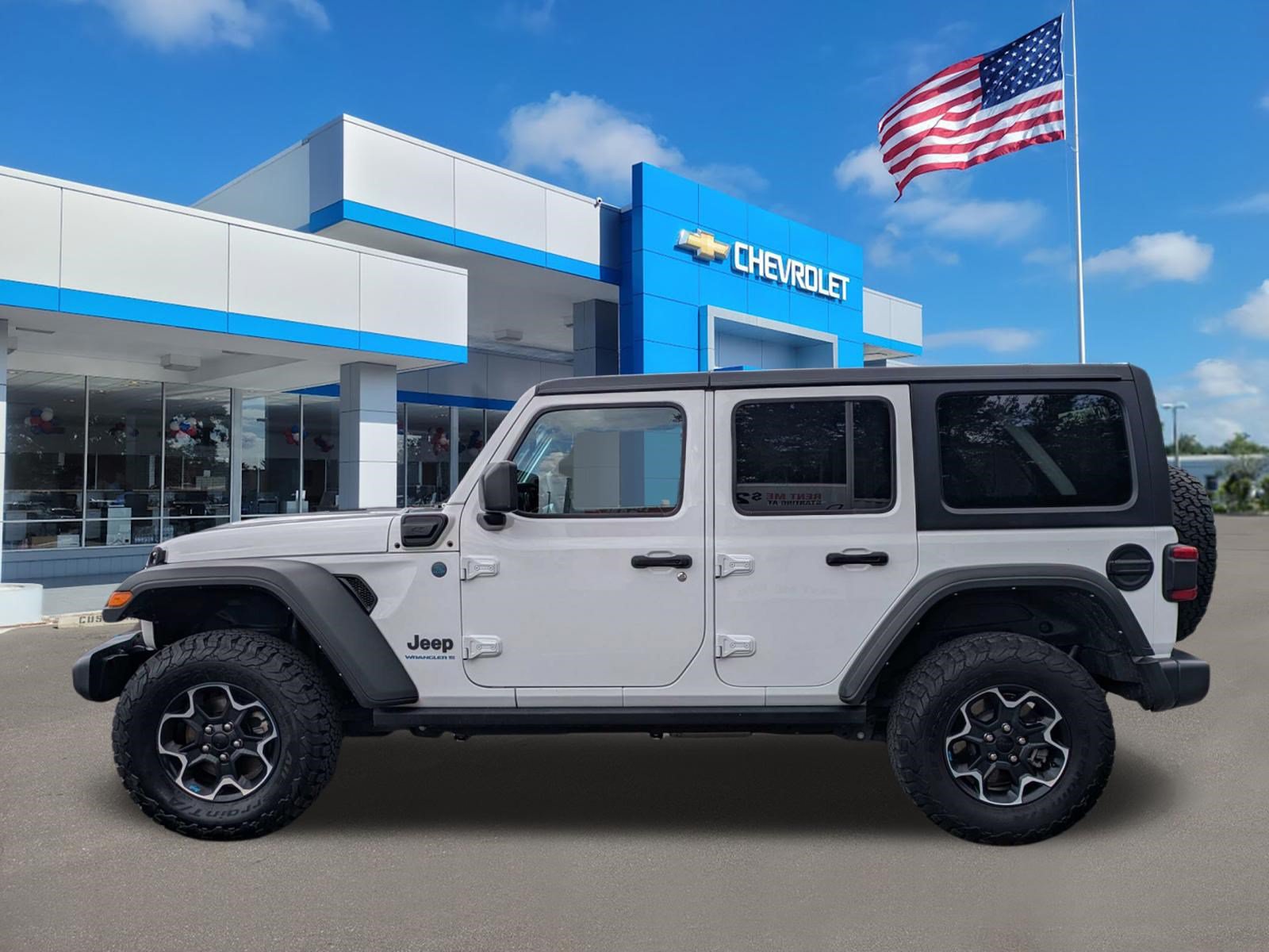 Used 2023 Jeep Wrangler Unlimited Rubicon 4xe w/ Cold Weather Group AWD/4WD image 6