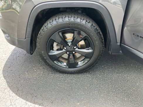 Used 2018 Jeep Cherokee Limited w/ High Altitude Package AWD/4WD image 29