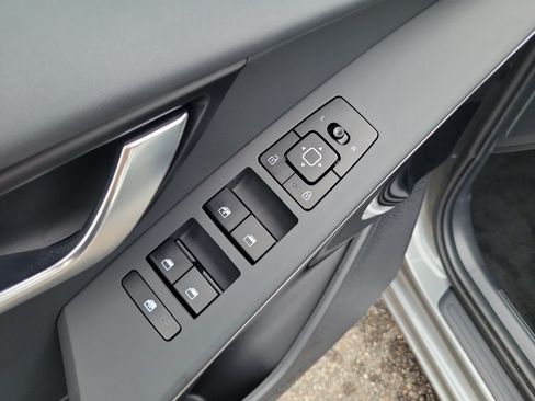 New 2026 Kia Niro EX FWD image 20
