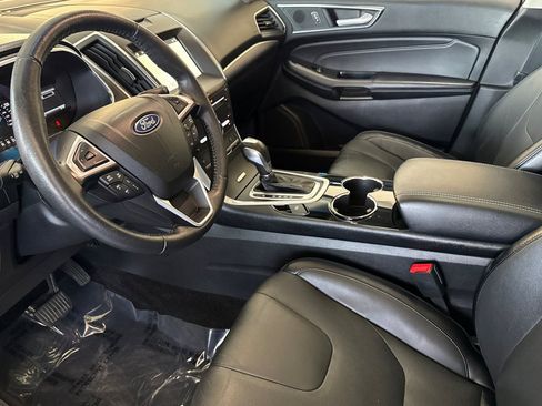 Used 2018 Ford Edge Titanium w/ Equipment Group 302A AWD/4WD image 9