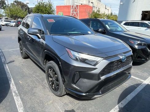 Used 2023 Toyota RAV4 SE image 4