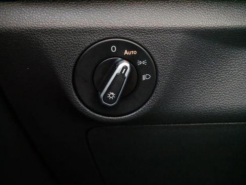 Used 2025 Volkswagen Jetta SE w/ Sunroof Package image 26