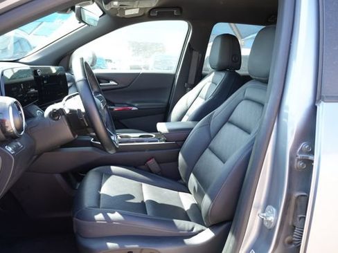 Used 2025 Chevrolet Equinox LT w/ Convenience Package II FWD image 9