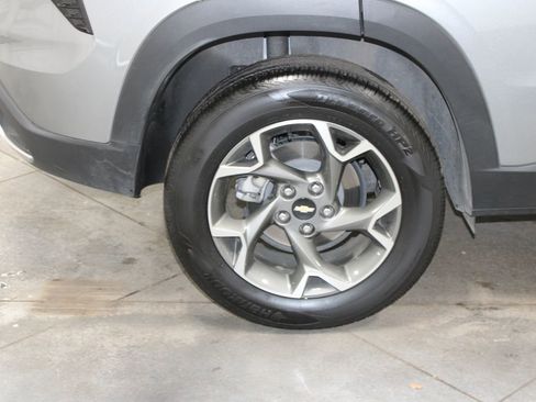 Used 2025 Chevrolet Trax LT image 45