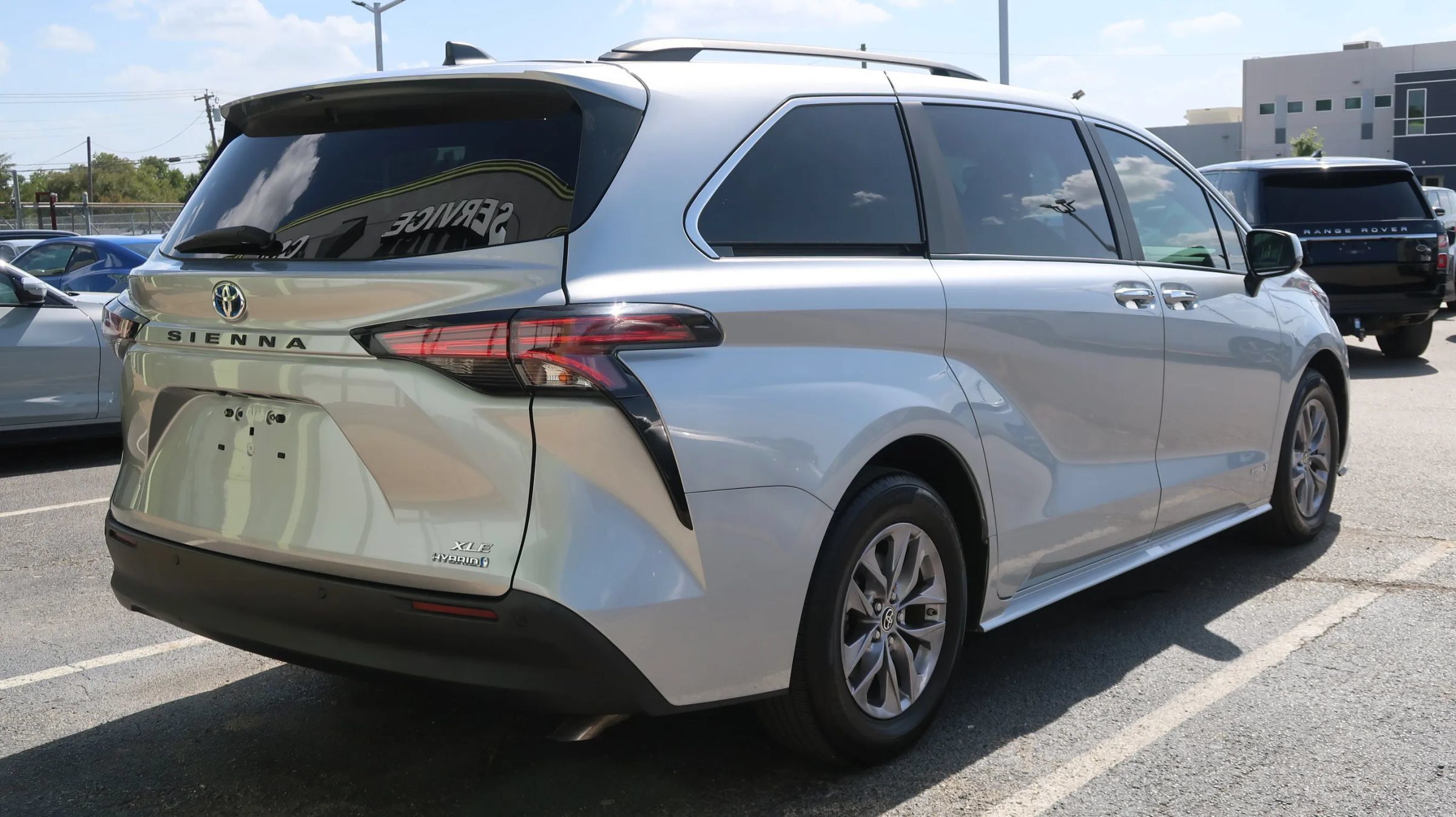 Used 2021 Toyota Sienna XLE FWD image 14
