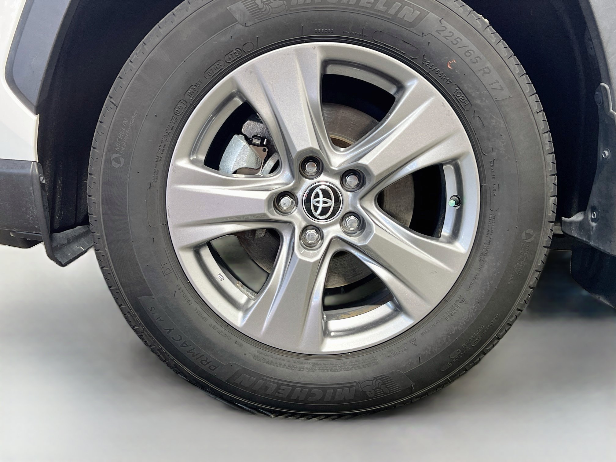 Used 2024 Toyota RAV4 XLE w/ Convenience Package FWD image 14