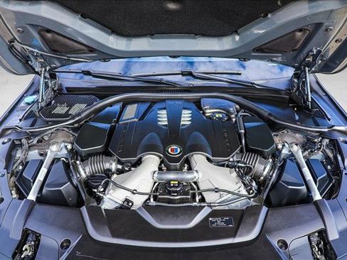 Used 2022 BMW ALPINA B7 xDrive w/ Luxury Rear Seating Package image 30