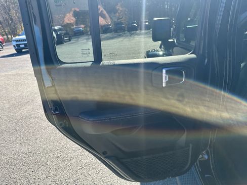 Used 2022 Jeep Wrangler Unlimited Sahara w/ Cold Weather Group image 33