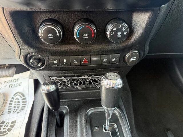 Used 2012 Jeep Wrangler Unlimited Sahara w/ Connectivity Group AWD/4WD image 25