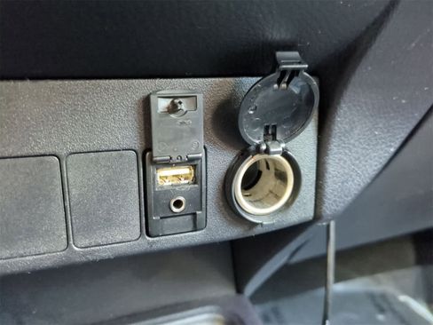 Used 2015 Toyota RAV4 LE image 29