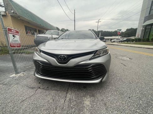 Used 2019 Toyota Camry LE FWD image 10