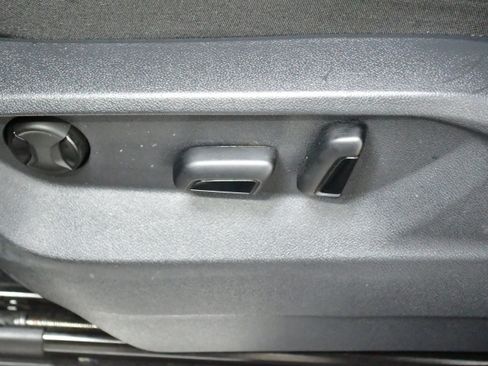 Used 2025 Volkswagen Atlas SE FWD image 14