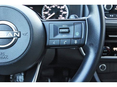 Used 2023 Nissan Rogue SV image 16