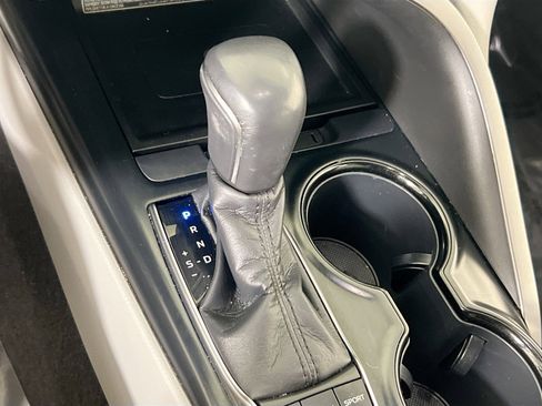 Used 2019 Toyota Camry SE w/ Sunroof Package image 16