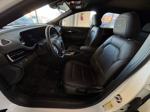 Used 2025 Buick Envista Sport Touring image 31