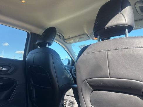 Used 2020 Jeep Cherokee Latitude Plus image 17