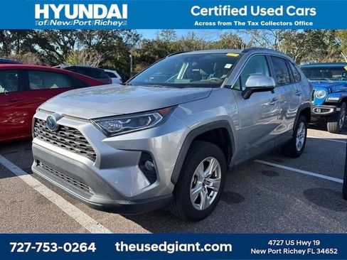 Used 2021 Toyota RAV4 XLE image 1