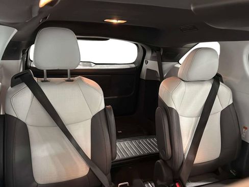 Used 2024 Toyota Sienna XSE AWD/4WD image 20